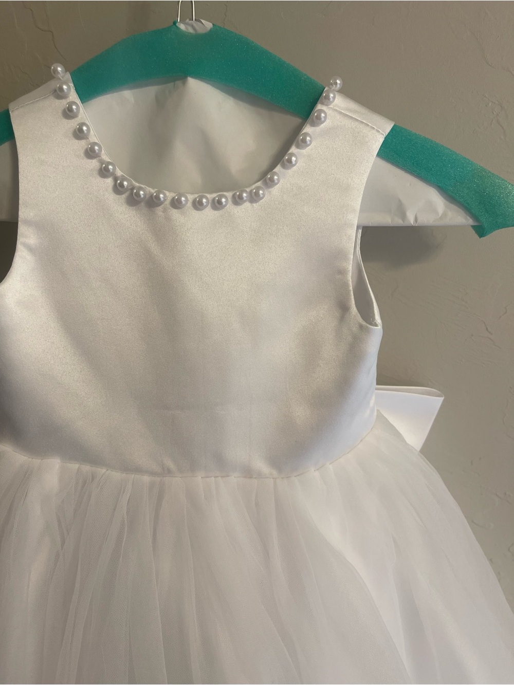 JJ’s House White Tulle Flower Girl Dress with Pearl Trim and basket - Picture 4 of 11